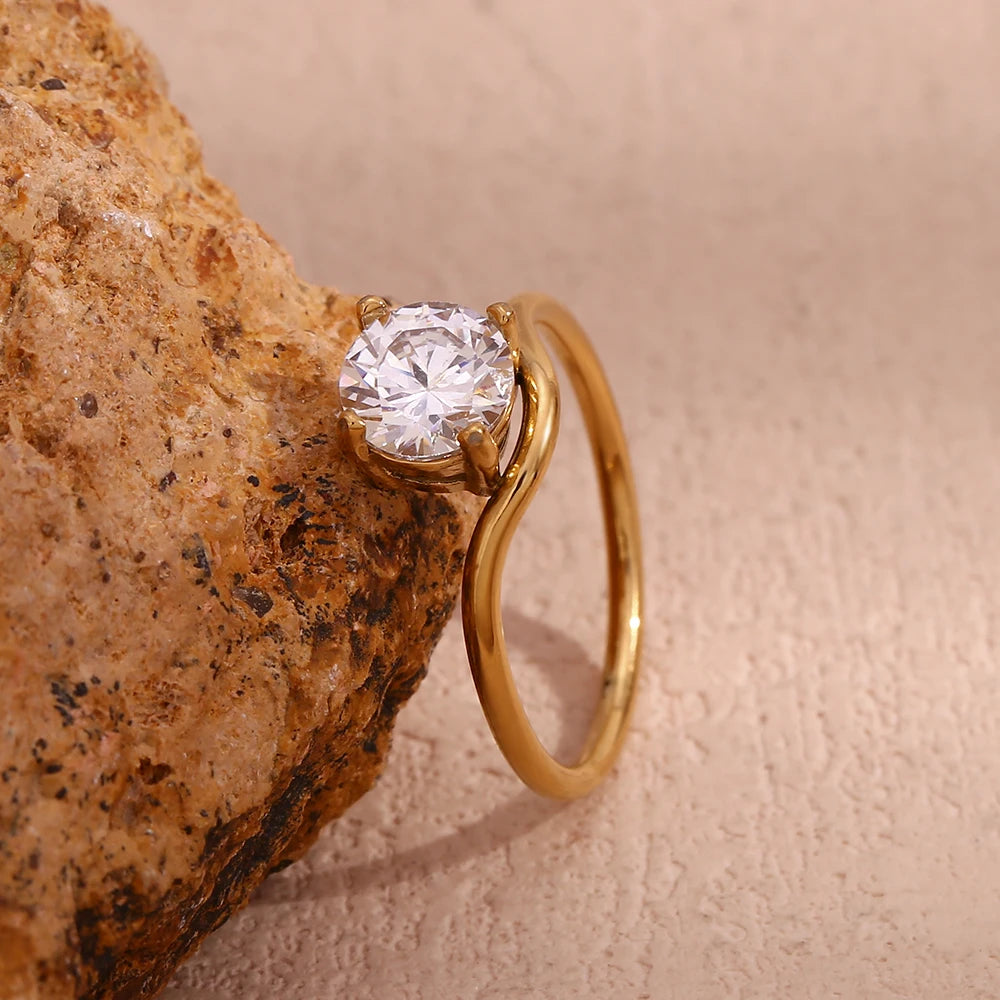 DRIFTED GOLD ON QUIET WAVES RING