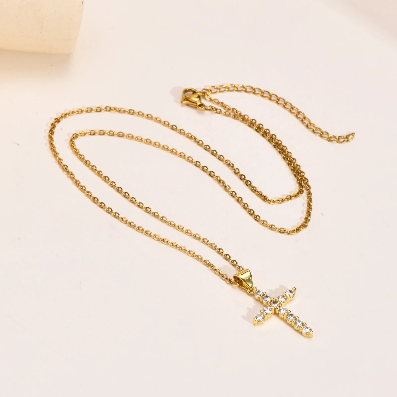 LUMIÈRE CROSS NECKLACE