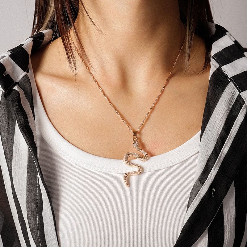 SNAKE NECKLACE